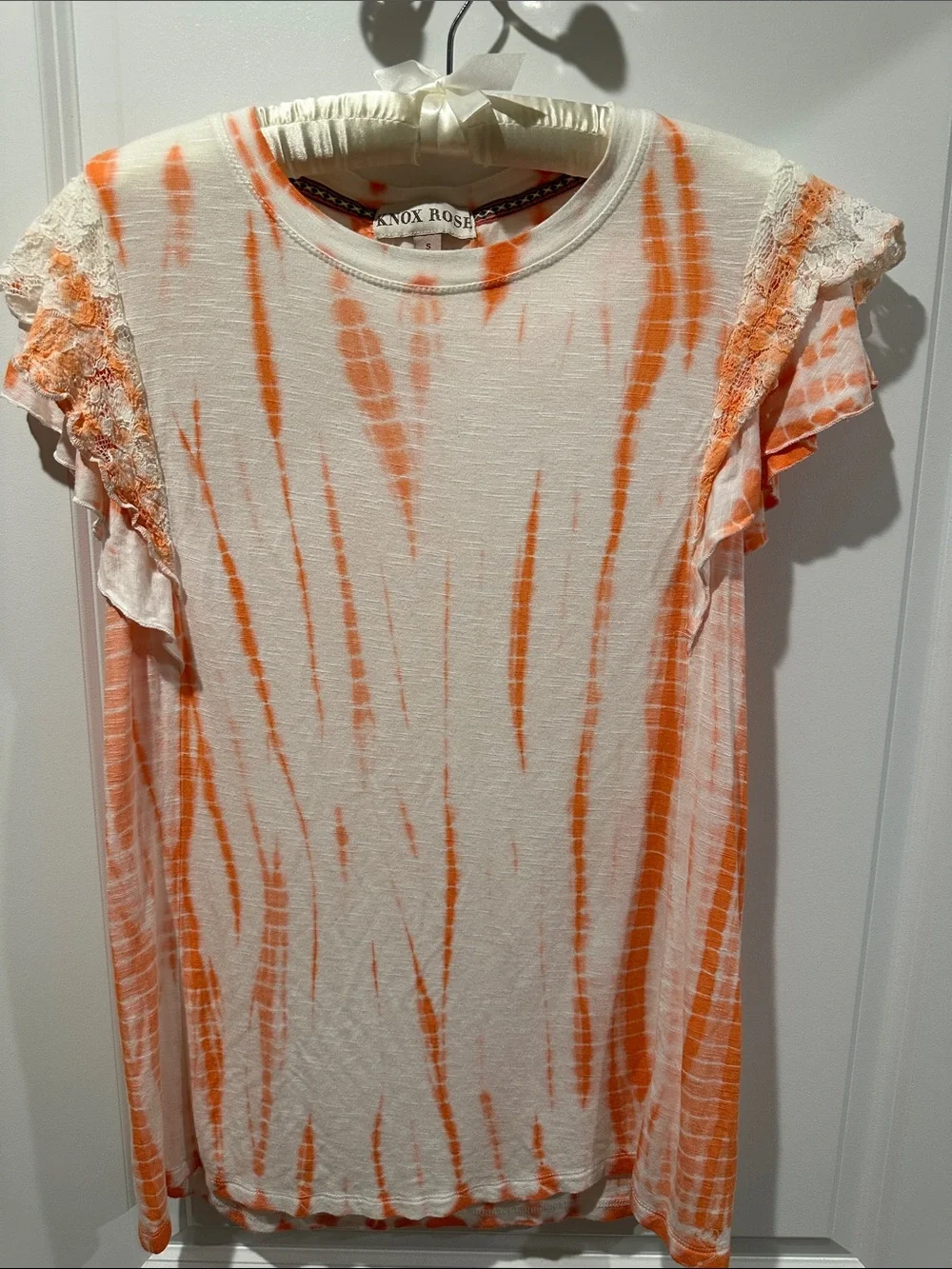 Knox Rose White & Tangerine 🍊 Tie-Dye Lace Ruffle Sleeve Top